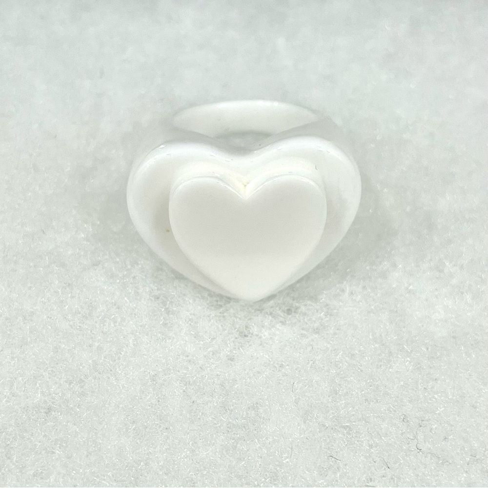 Sparklemuse White Heart Ring Size 8